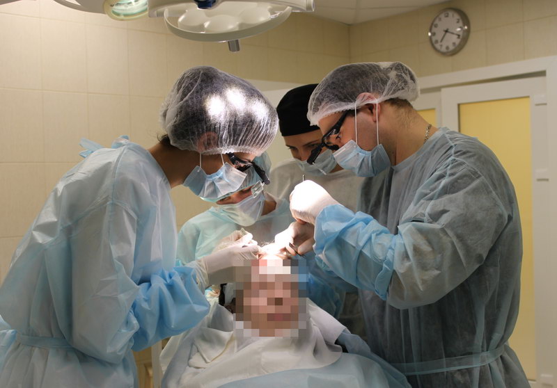 Эффективность трансплантации волос при андрогенетической алопеции: поможет ли мне операция?